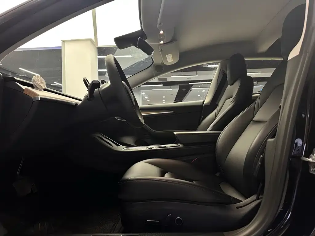 Tesla Model 3 — фото 4