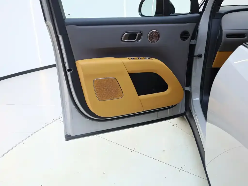Li Auto i8 — фото 5