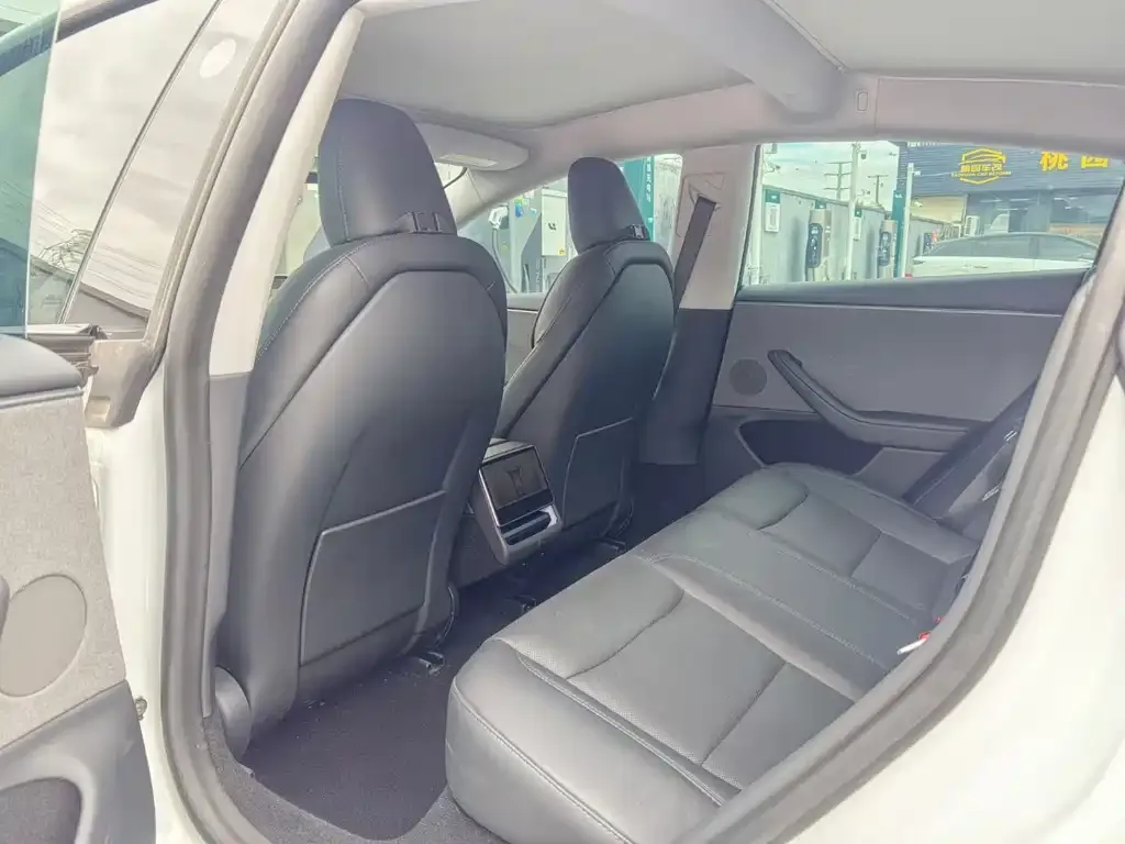 Tesla Model 3 — фото 10