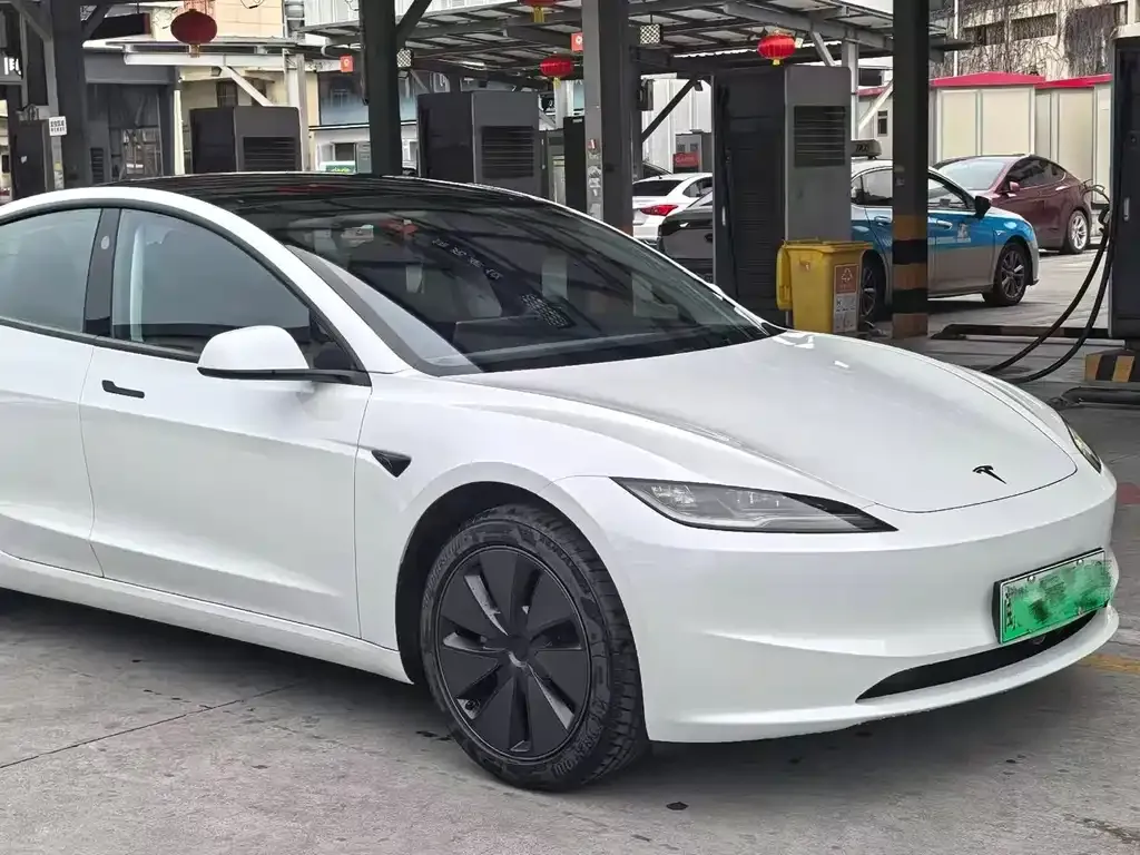 Tesla Model 3 — фото 4