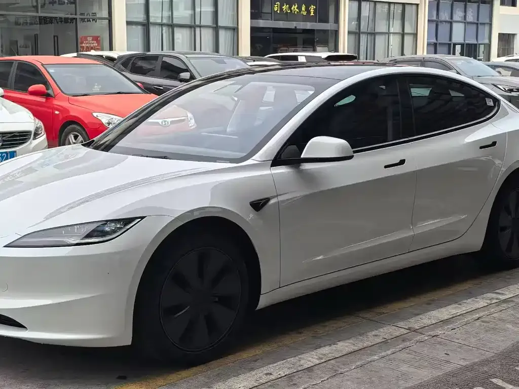 Tesla Model 3 — фото 2