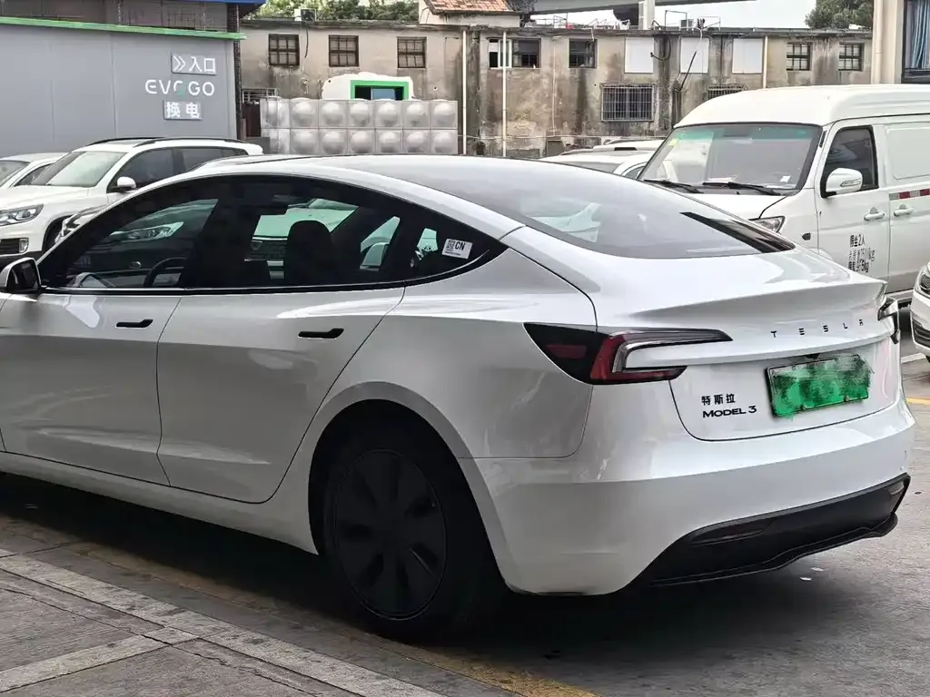 Tesla Model 3 — фото 5