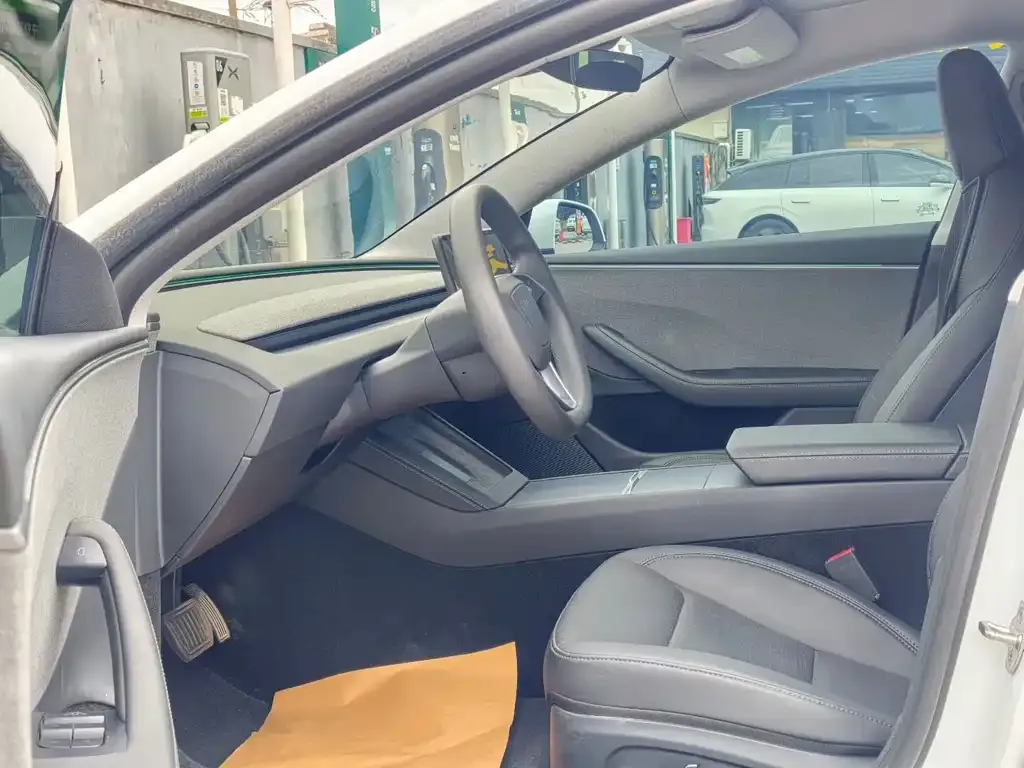 Tesla Model 3 — фото 3
