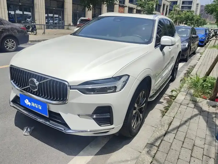 Volvo XC60 — фото 1