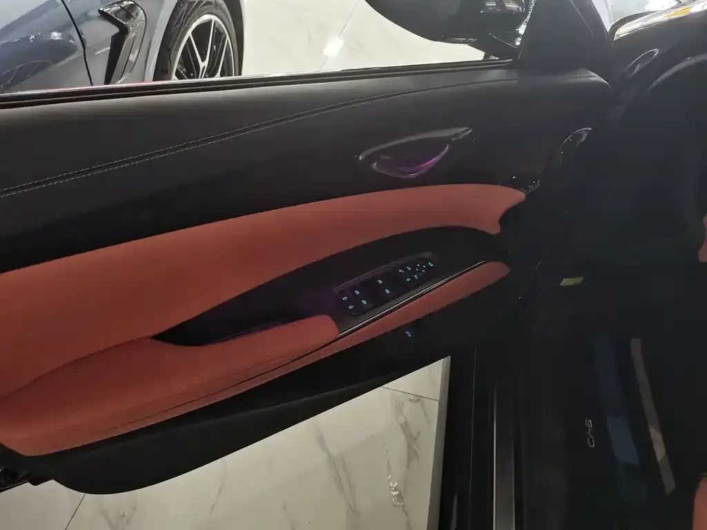 BYD Seal — фото 3