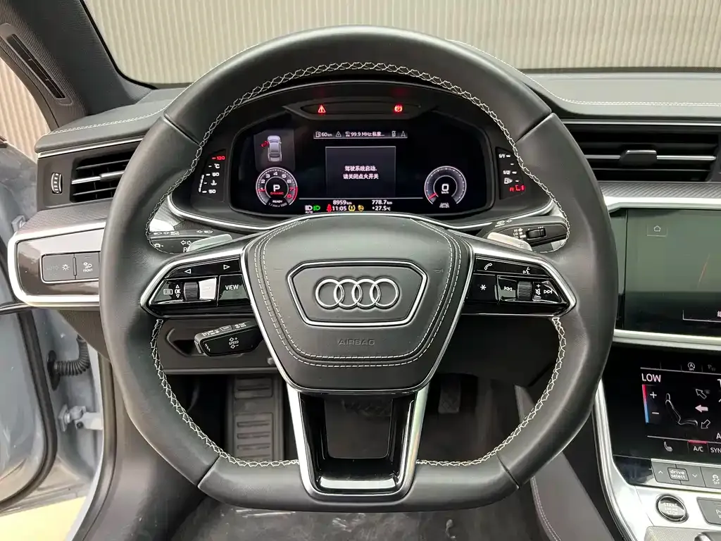 Audi A7L — фото 9