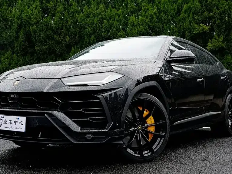 Lamborghini Urus — фото 1