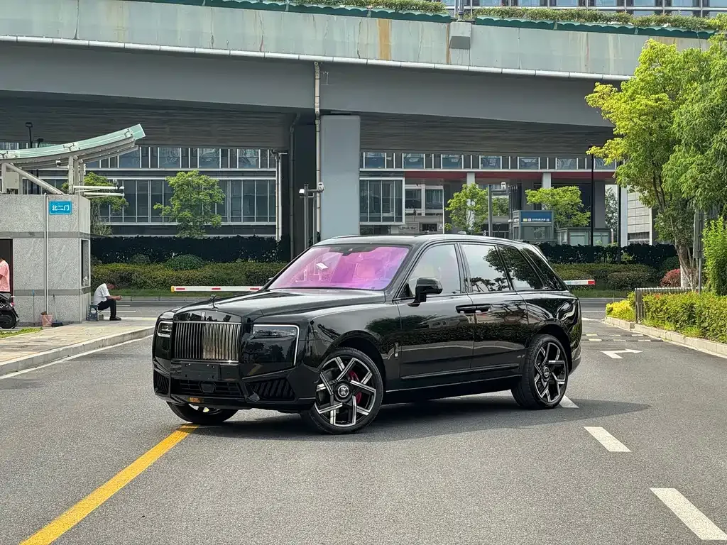 Rolls-Royce Cullinan — фото 1