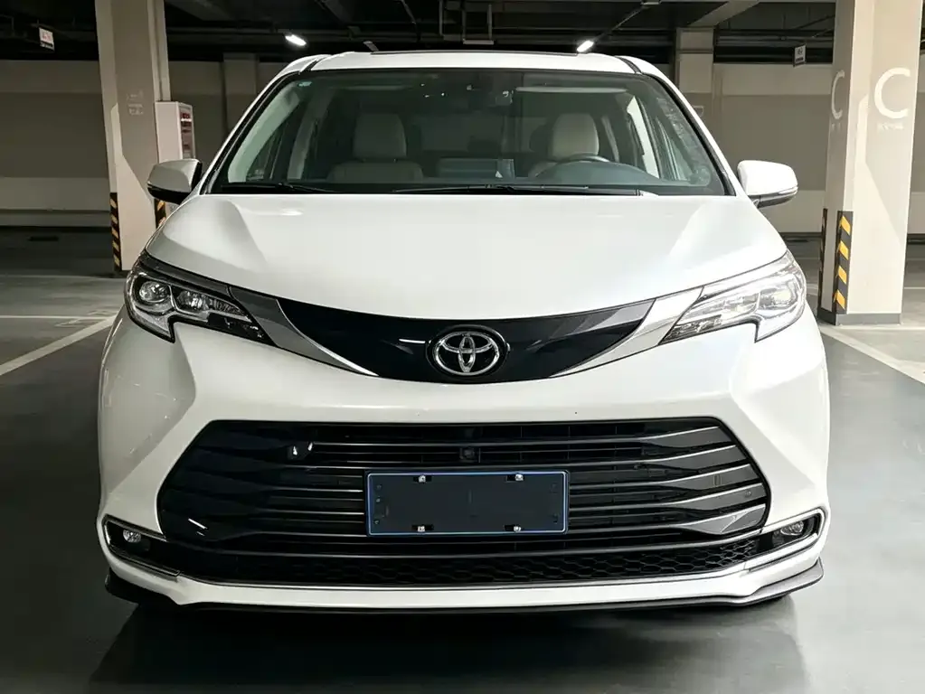 Toyota Sienna — фото 2