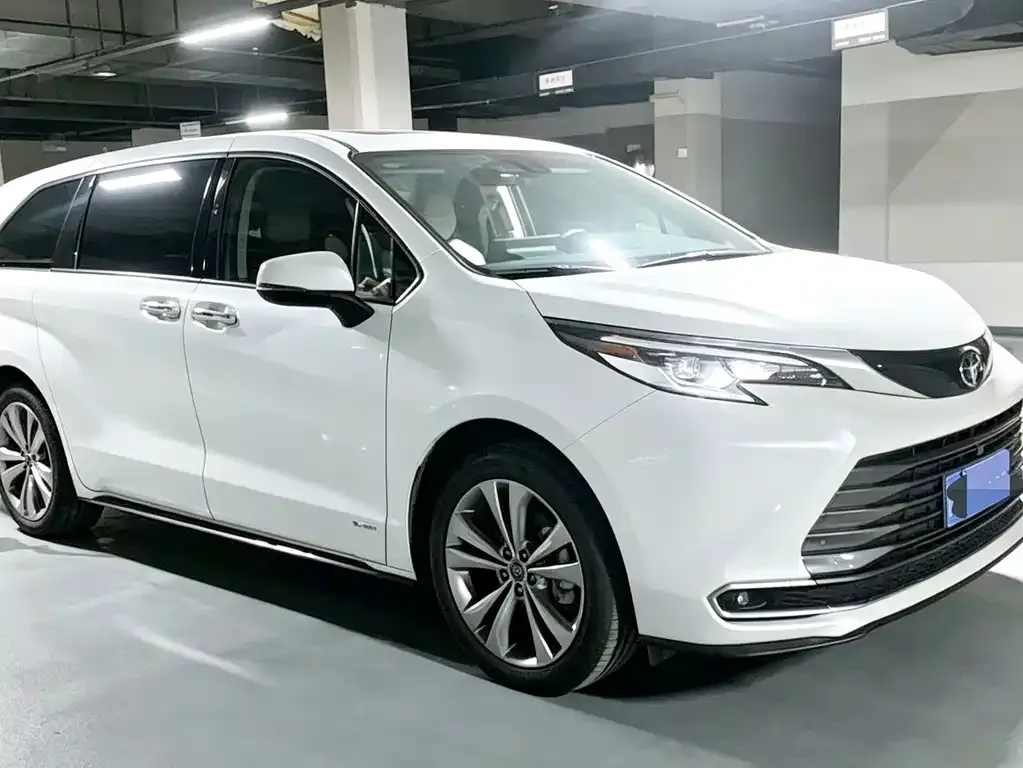 Toyota Sienna — фото 7