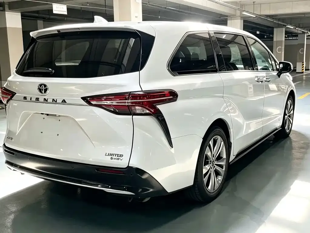 Toyota Sienna — фото 10