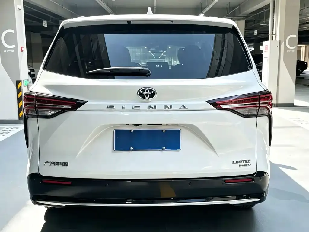 Toyota Sienna — фото 5