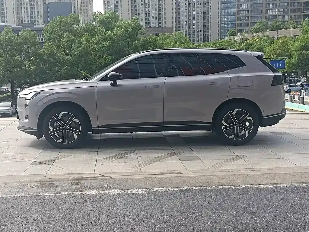 Volvo XC70 Plug-in Hybrid — фото 10