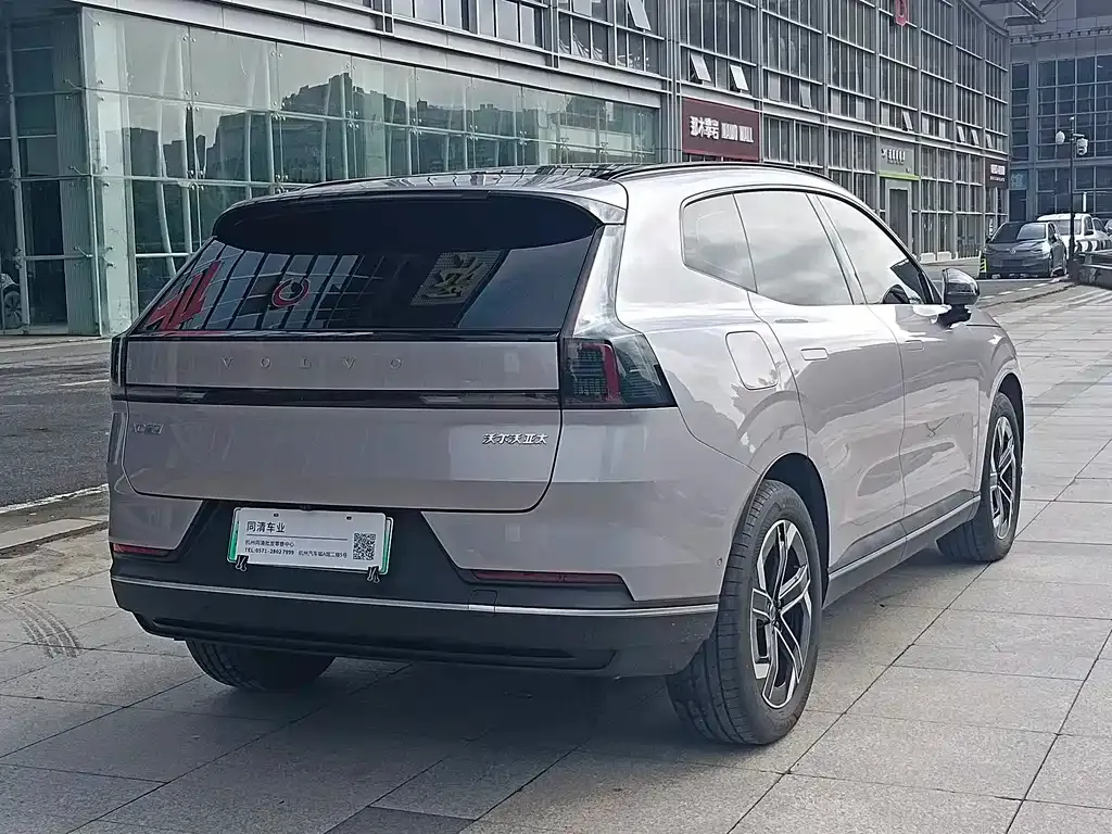Volvo XC70 Plug-in Hybrid — фото 9