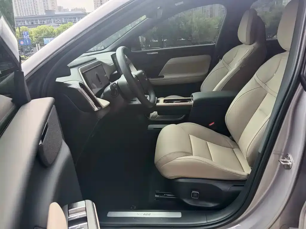Volvo XC70 Plug-in Hybrid — фото 2