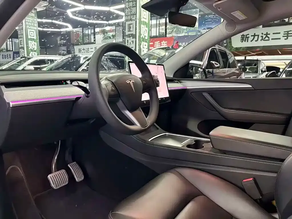 Tesla Model Y — фото 8