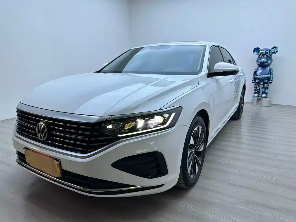 Volkswagen Passat — фото 1