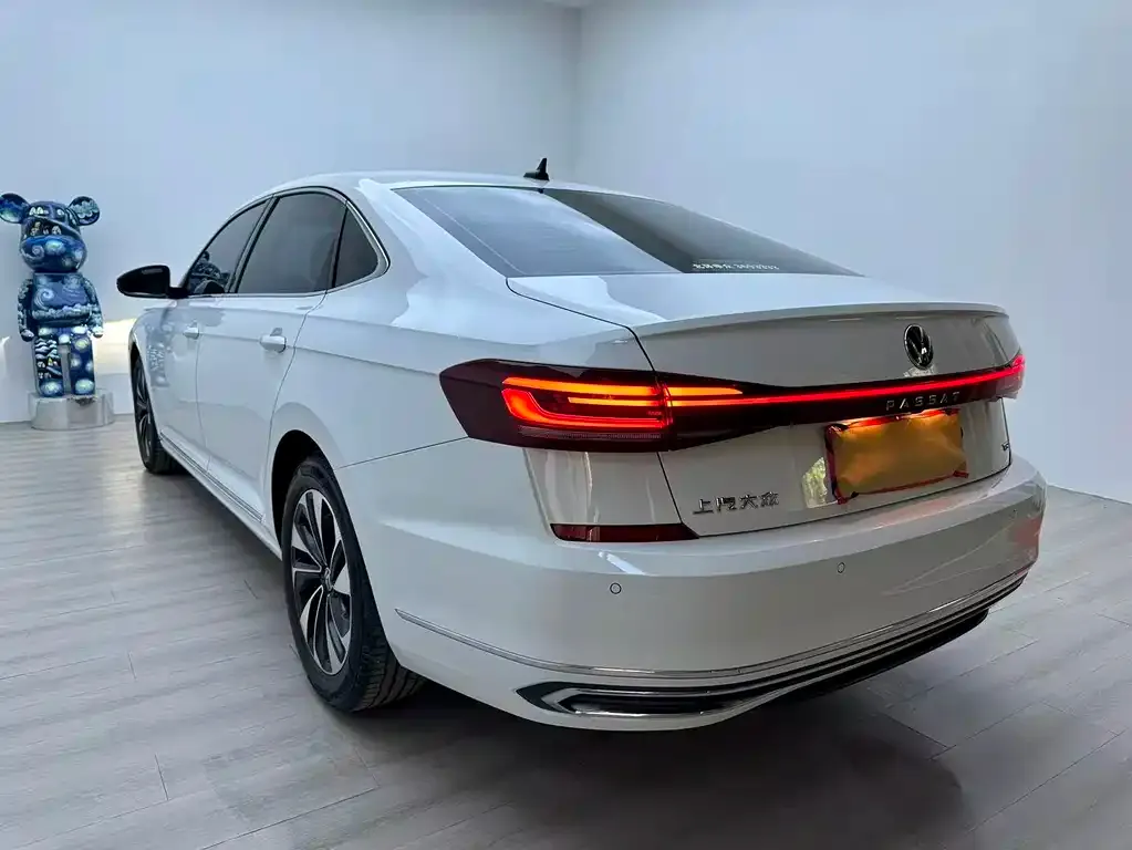 Volkswagen Passat — фото 5