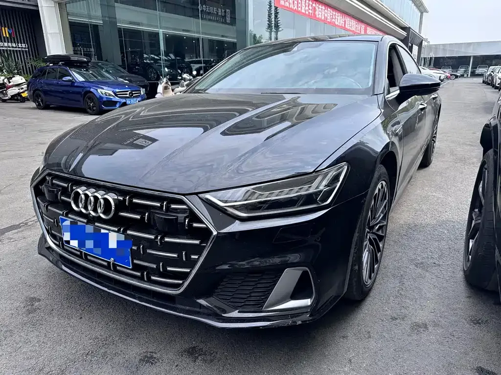 Audi A7L — фото 1