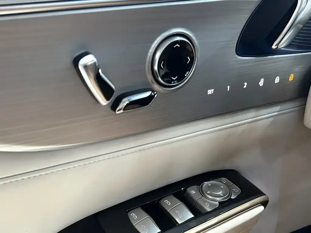 Buick GL8 Hybrid — фото 2