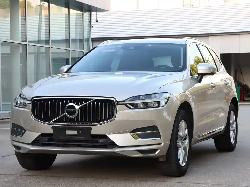 Volvo XC60 — фото 1