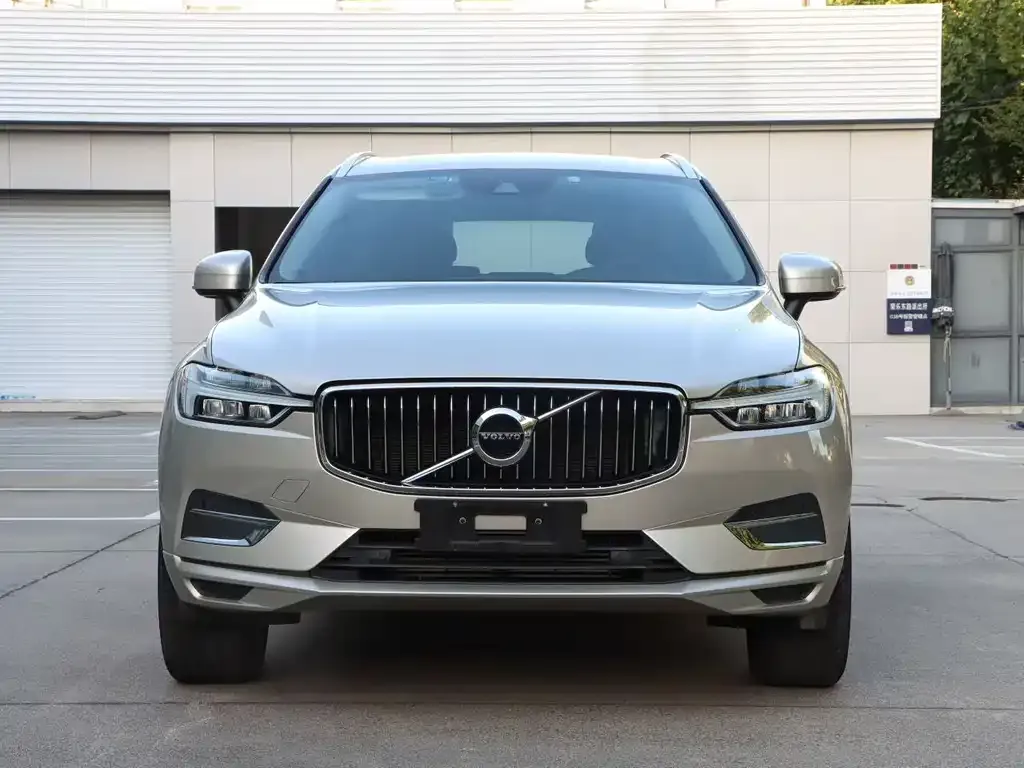 Volvo XC60 — фото 5