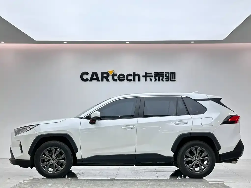 Toyota RAV4 — фото 4
