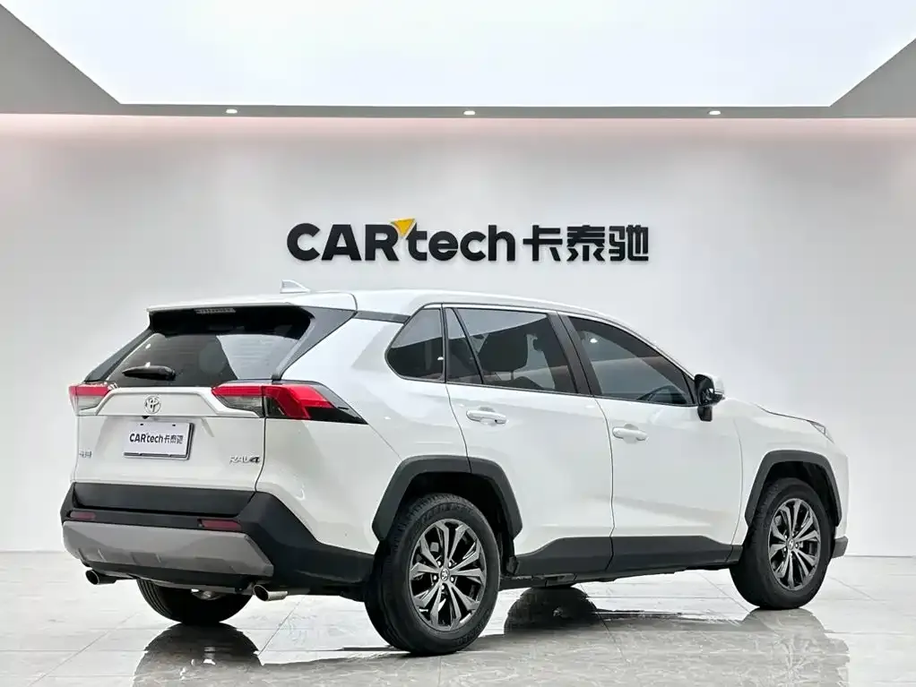 Toyota RAV4 — фото 2