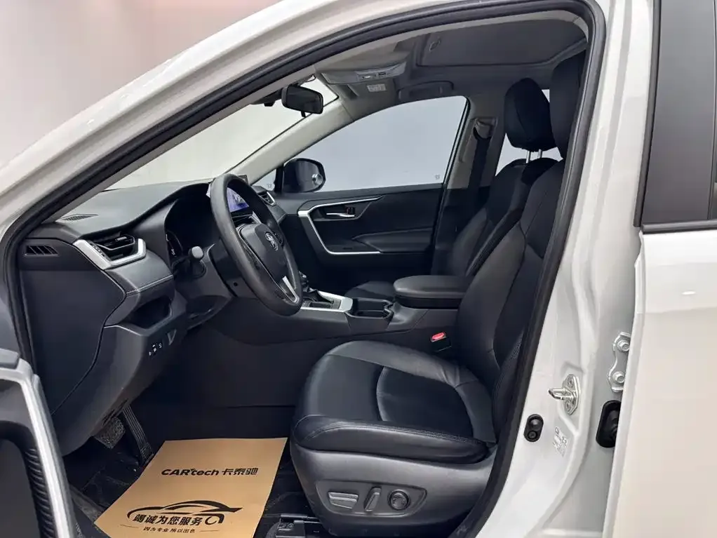 Toyota RAV4 — фото 3