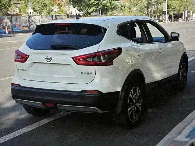 Nissan Qashqai — фото 8