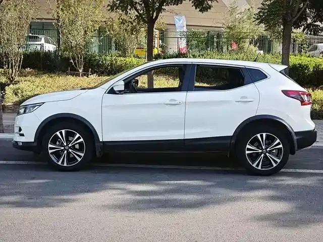 Nissan Qashqai — фото 6