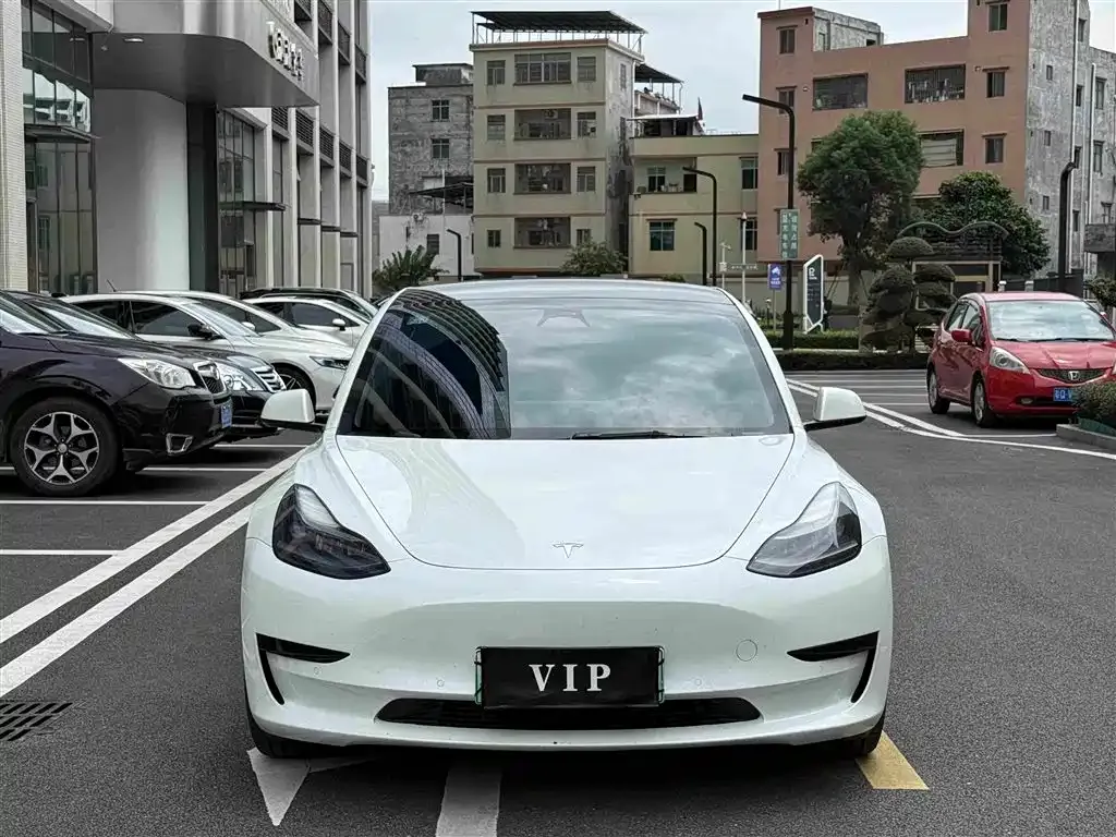 Tesla Model 3 — фото 7