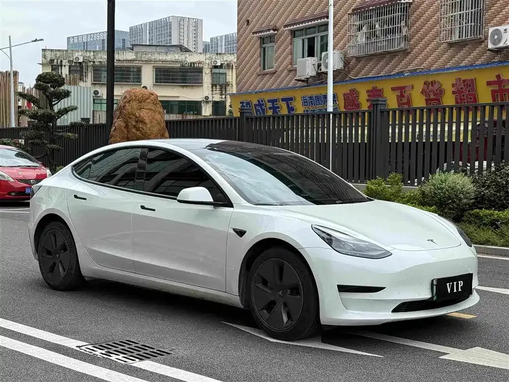 Tesla Model 3 — фото 10
