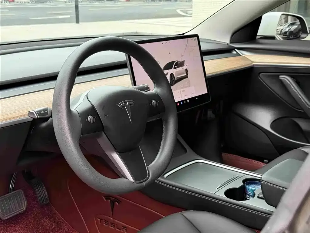 Tesla Model 3 — фото 3