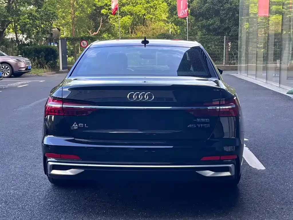 Audi A6L — фото 8