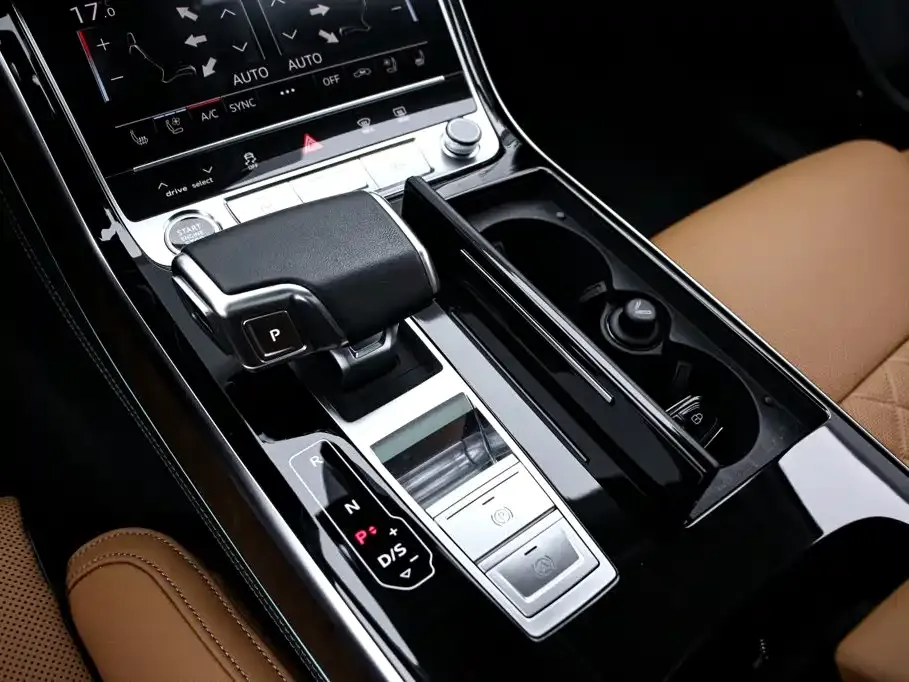 Audi A8 — фото 10