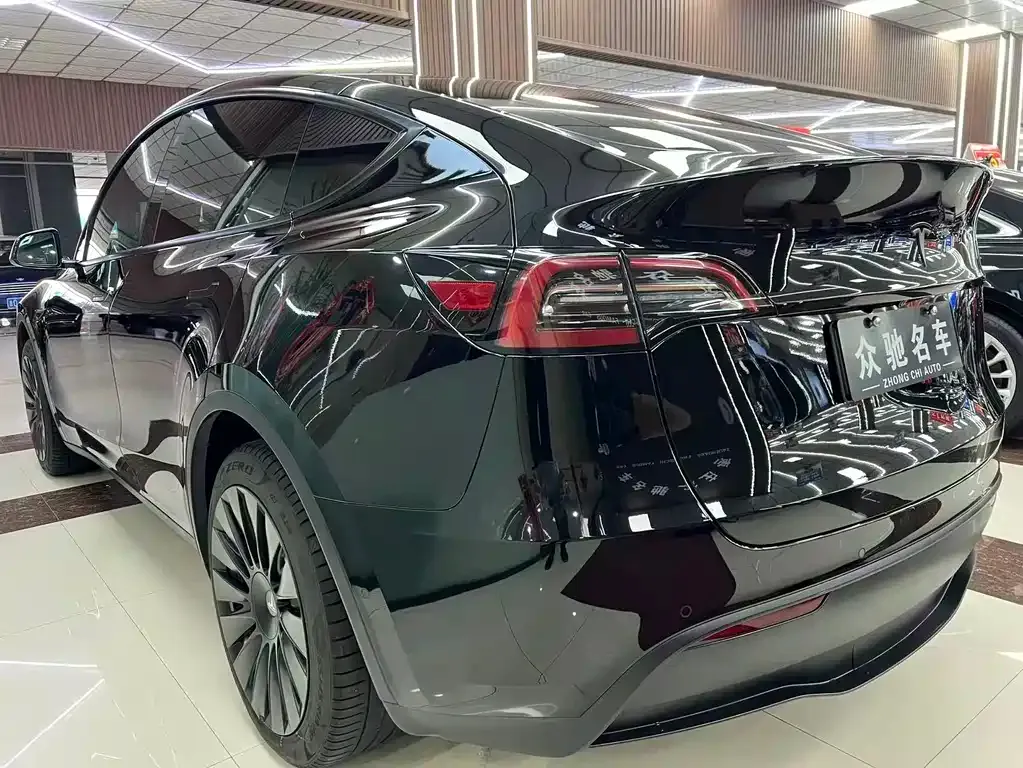 Tesla Model Y — фото 8