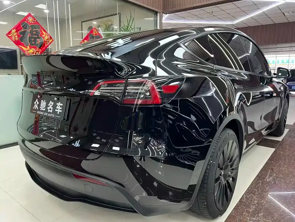 Tesla Model Y — фото 3