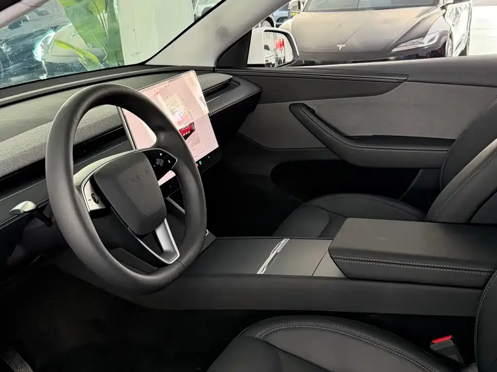 Tesla Model Y — фото 7