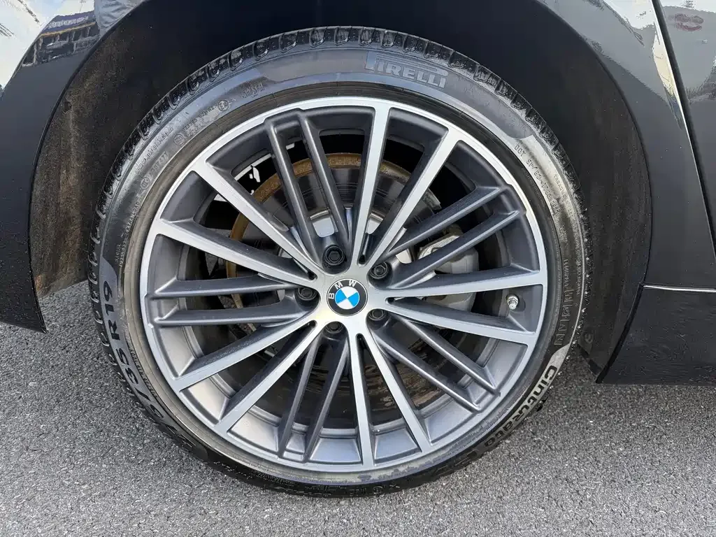 BMW 5 Series — фото 10