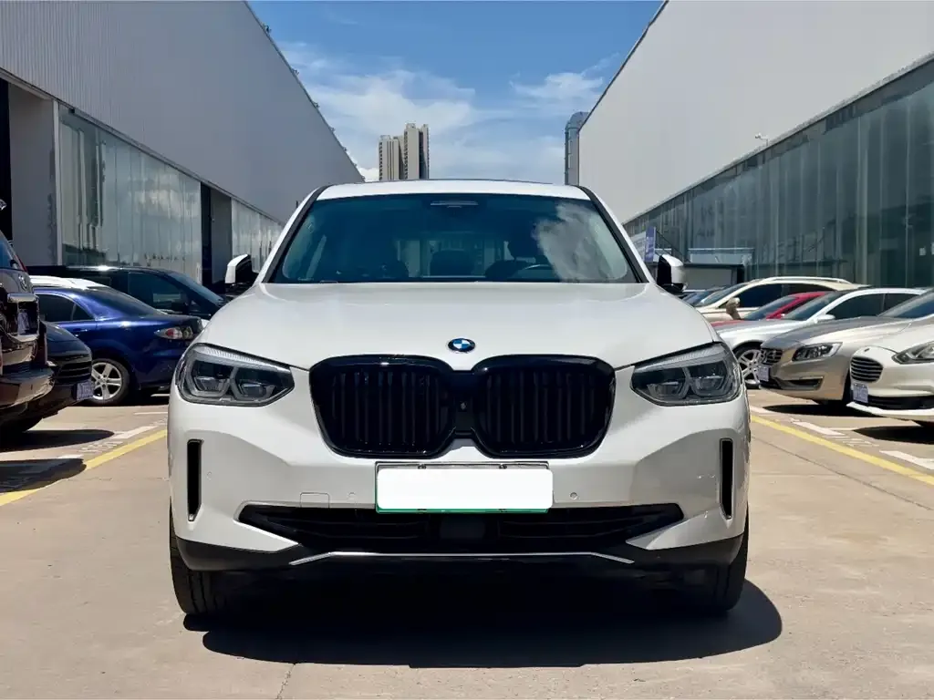 BMW iX3 — фото 9