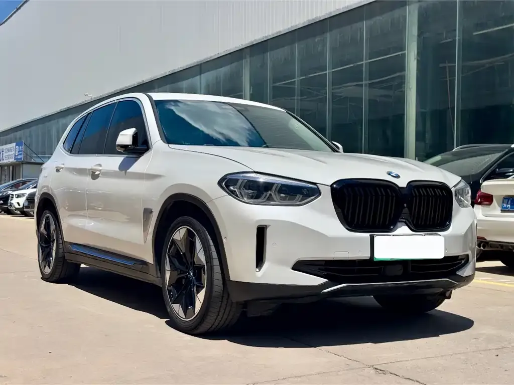 BMW iX3 — фото 6