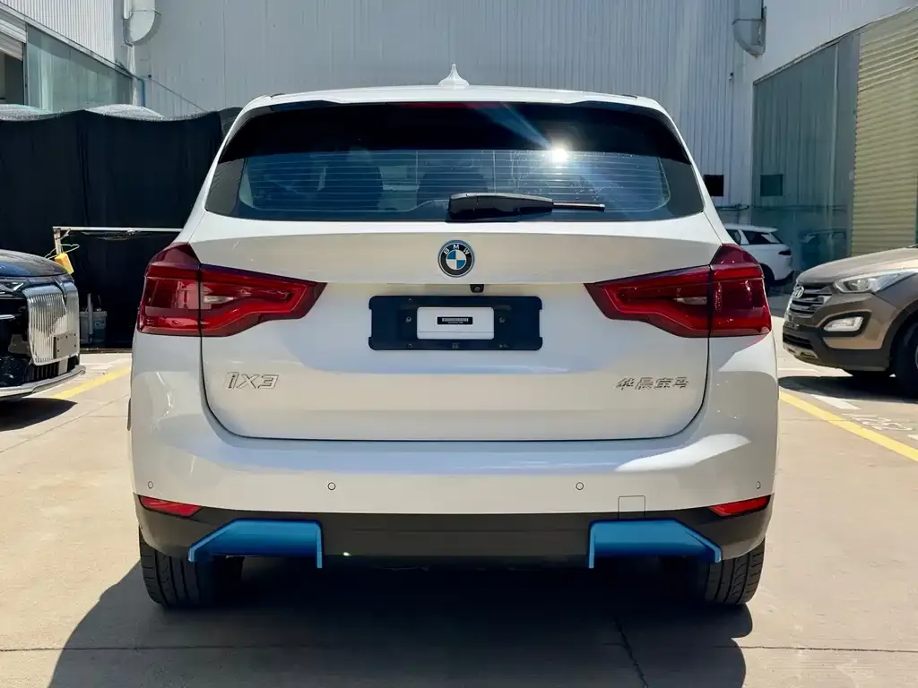 BMW iX3 — фото 2
