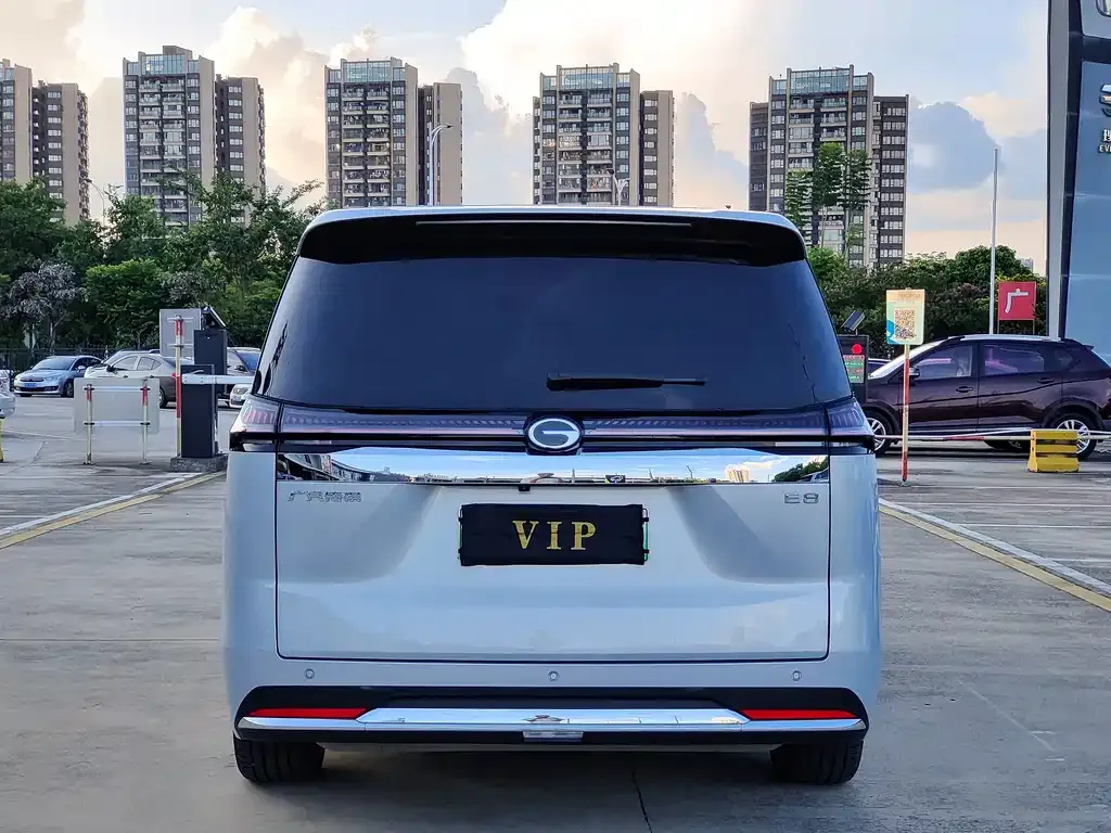 GAC Motor 传祺E8 PHEV — фото 6