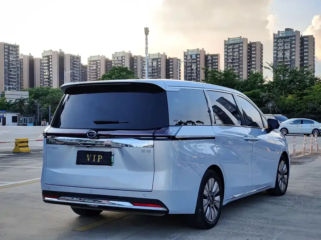 GAC Motor 传祺E8 PHEV — фото 7
