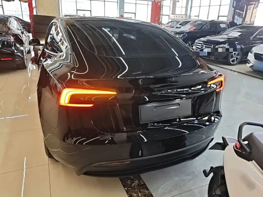 Tesla Model 3 — фото 9