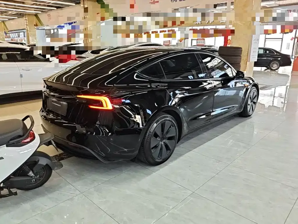 Tesla Model 3 — фото 10