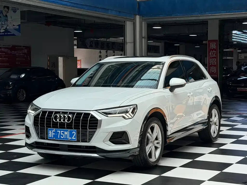 Audi Q3 — фото 1