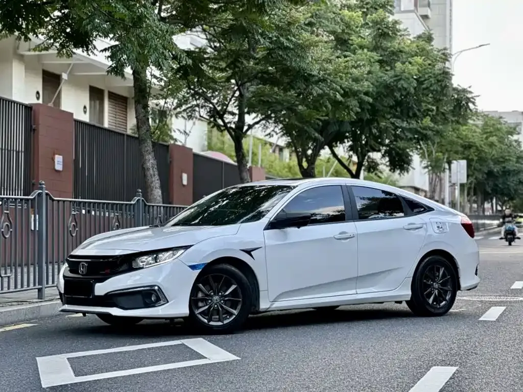 Honda Civic — фото 1