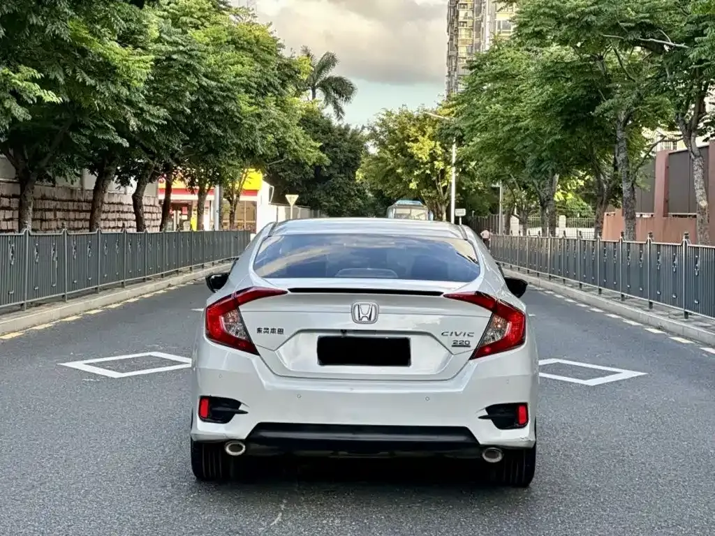 Honda Civic — фото 7